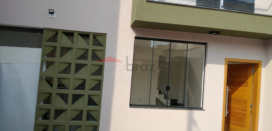 Vende Sobrado NOVO com 2 suítes