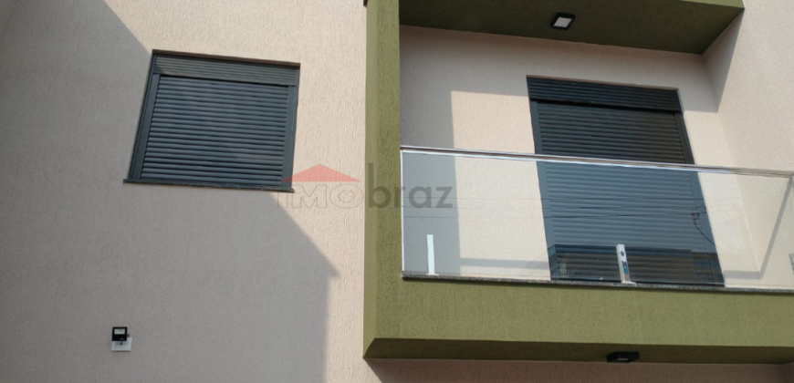 Vende Sobrado NOVO com 2 suítes