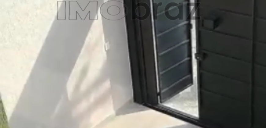 Vende Sobrado NOVO com 2 suítes