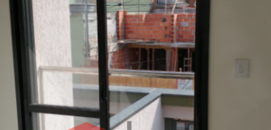 Vende Sobrado NOVO com 2 suítes