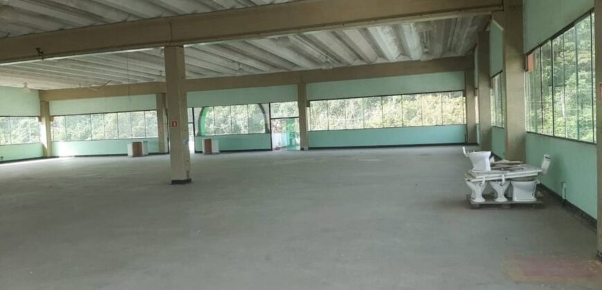 Aluga Prédio Comercial de 3550m² em Balneário Praia do Pernambuco no Guarujá/SP