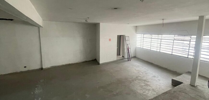 Loja de esquina com 320m² para locação no Brás