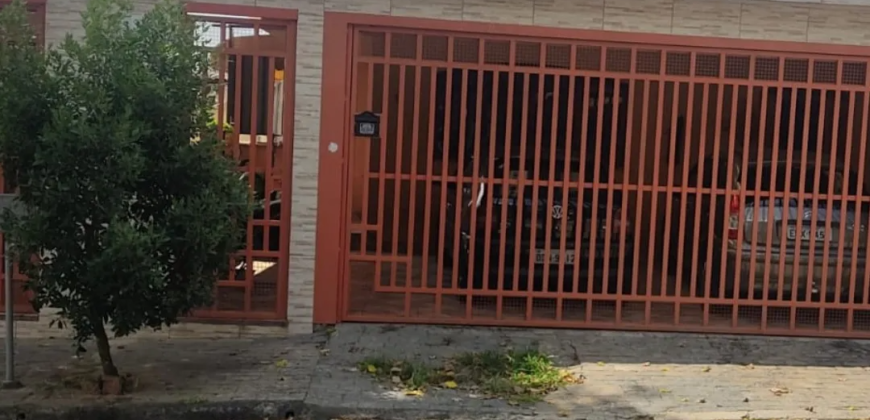 Casa com 4 Quartos à Venda – Jardim Utinga | 259m² de Área Construída