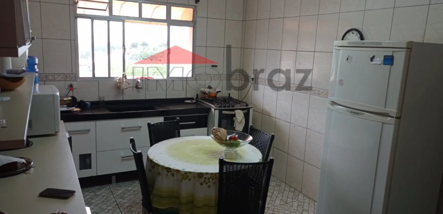 Casa com 4 Quartos à Venda – Jardim Utinga | 259m² de Área Construída