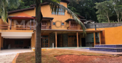 Casa de Alto Padrão à Venda – Condomínio Alpes da Cantareira