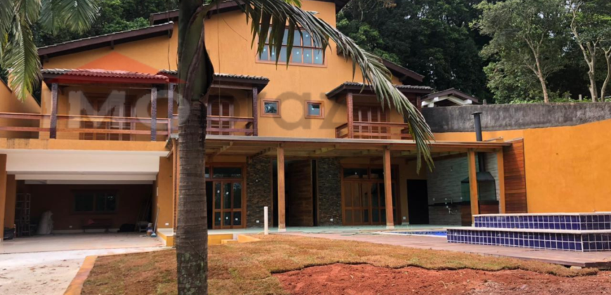 Casa de Alto Padrão à Venda – Condomínio Alpes da Cantareira