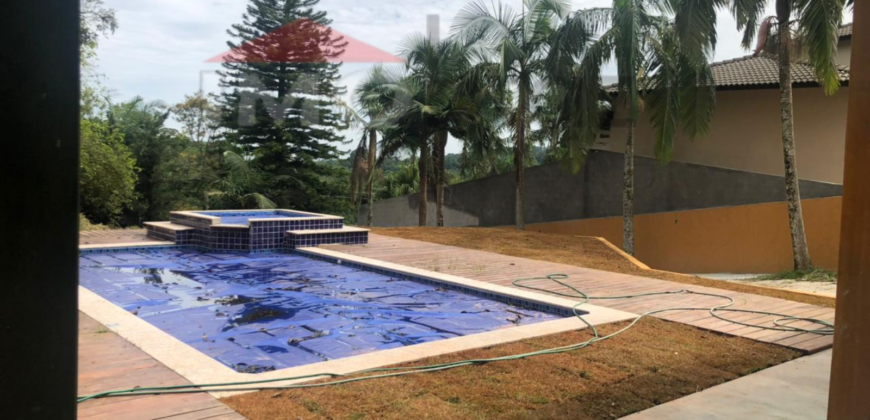 Casa de Alto Padrão à Venda – Condomínio Alpes da Cantareira